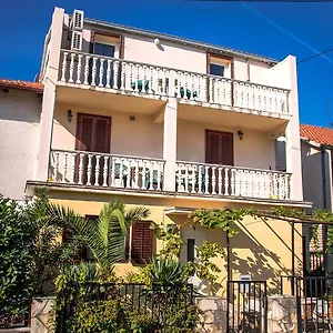 apartments-anna-zadar.hotelinzadar.com/