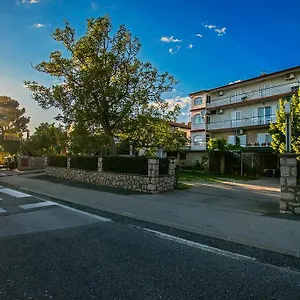 diana-rooms-and-apartments.hotelinzadar.com/